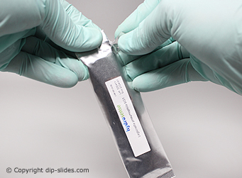Step 9 : Remove the Legionella test strip from its packaging.